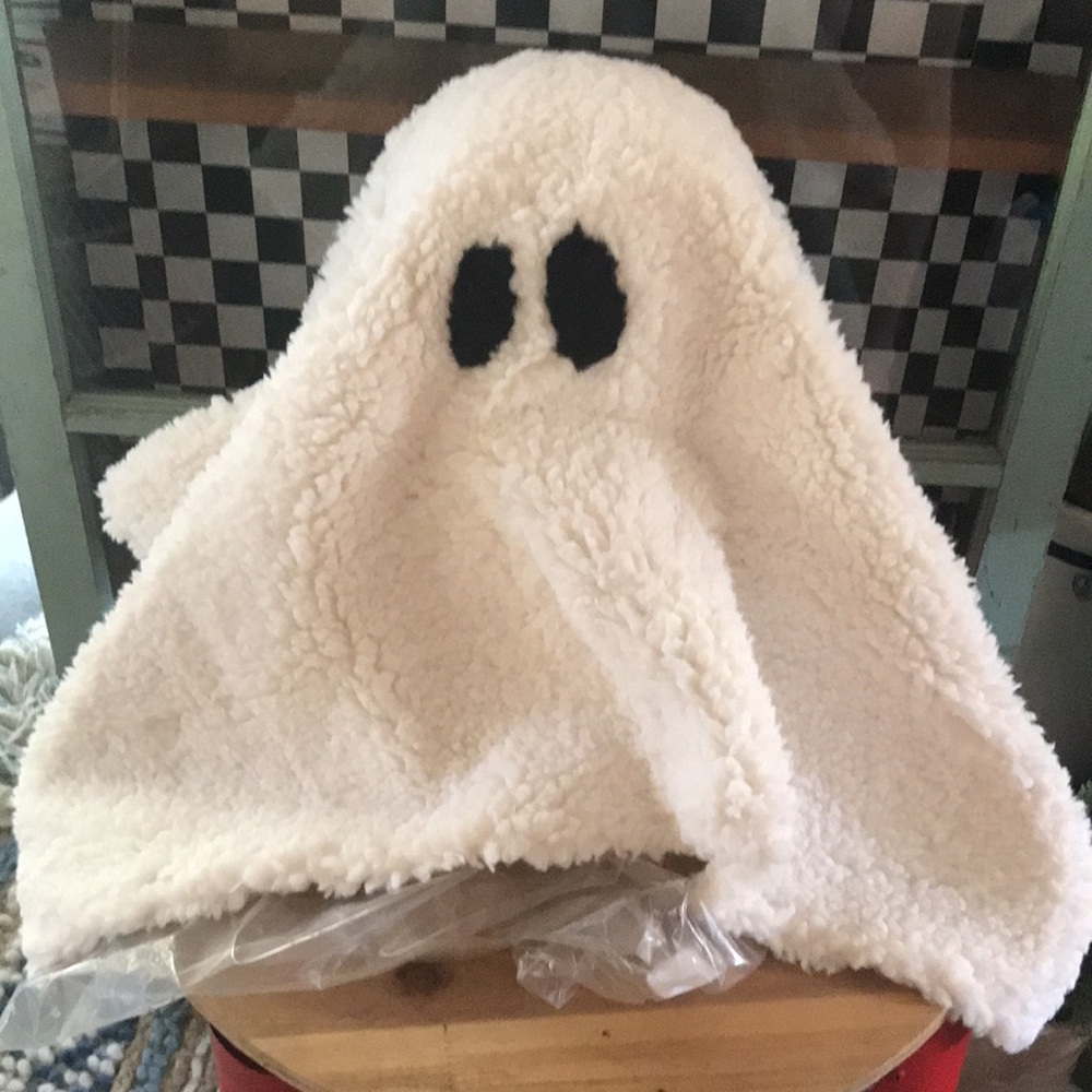 Pottery Barn Spooky and Cute Gus The Ghoulish Ghost Cuddle Decorative Pi… - Picture 6 of 16
